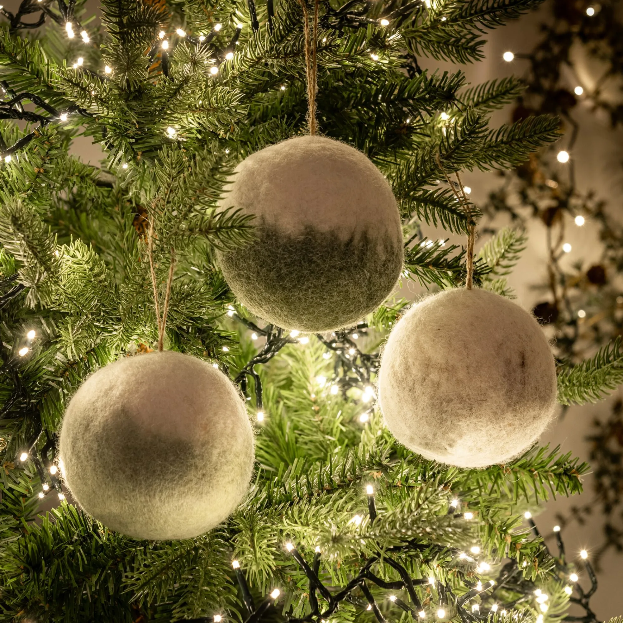 alinea Boule De Noël*Boule de Noël en laine D9cm (couleur aléatoire)