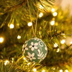 alinea Boule De Noël*Boule de Noël motif floral en papier mâché peinte à la main D3cm - Vert