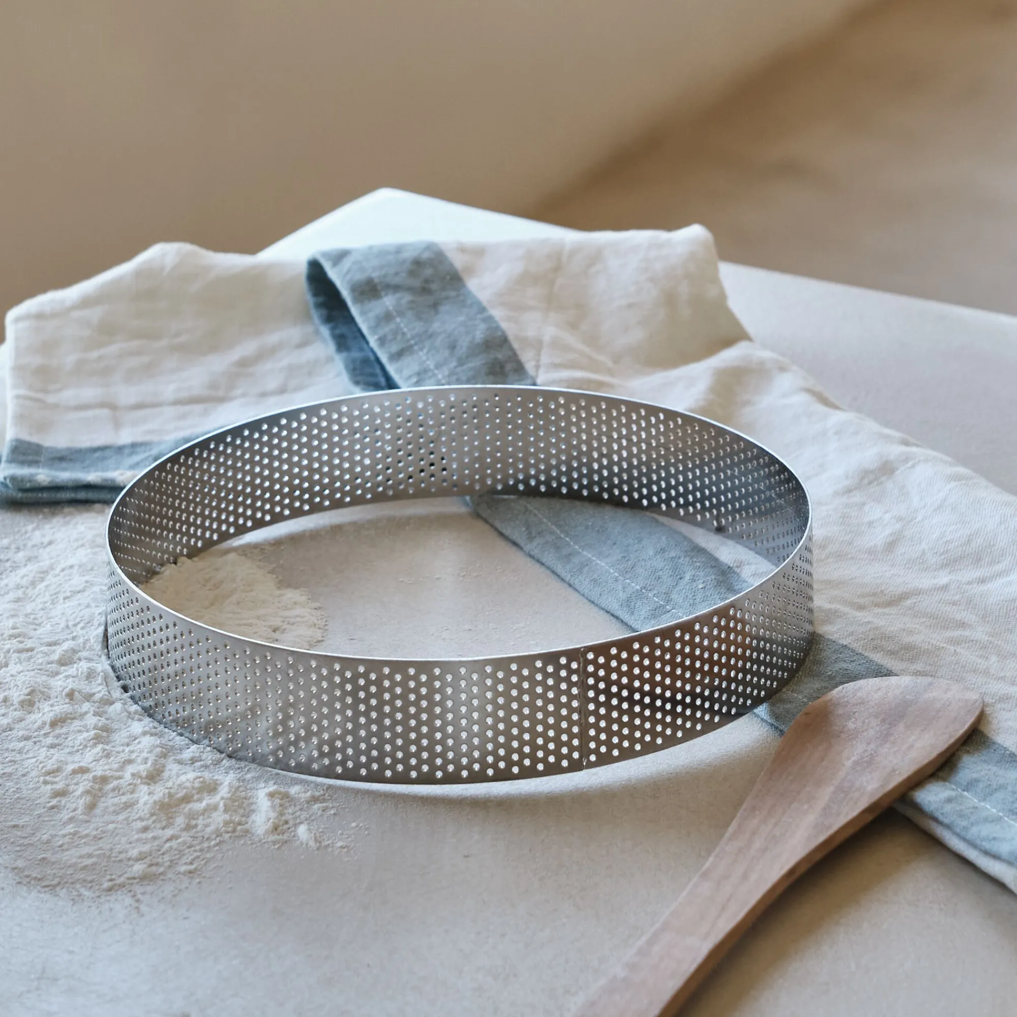 alinea Moule À Gâteau|Emporte-Pièce Et Cercle À Pâtisserie*Cercle de cuisson perforé en inox D20cm - Argenté