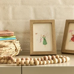 alinea Matelas Enfant|Déco Murale*Illustration encadrée motif Sarah en robe verte 12x17cm - bois clair