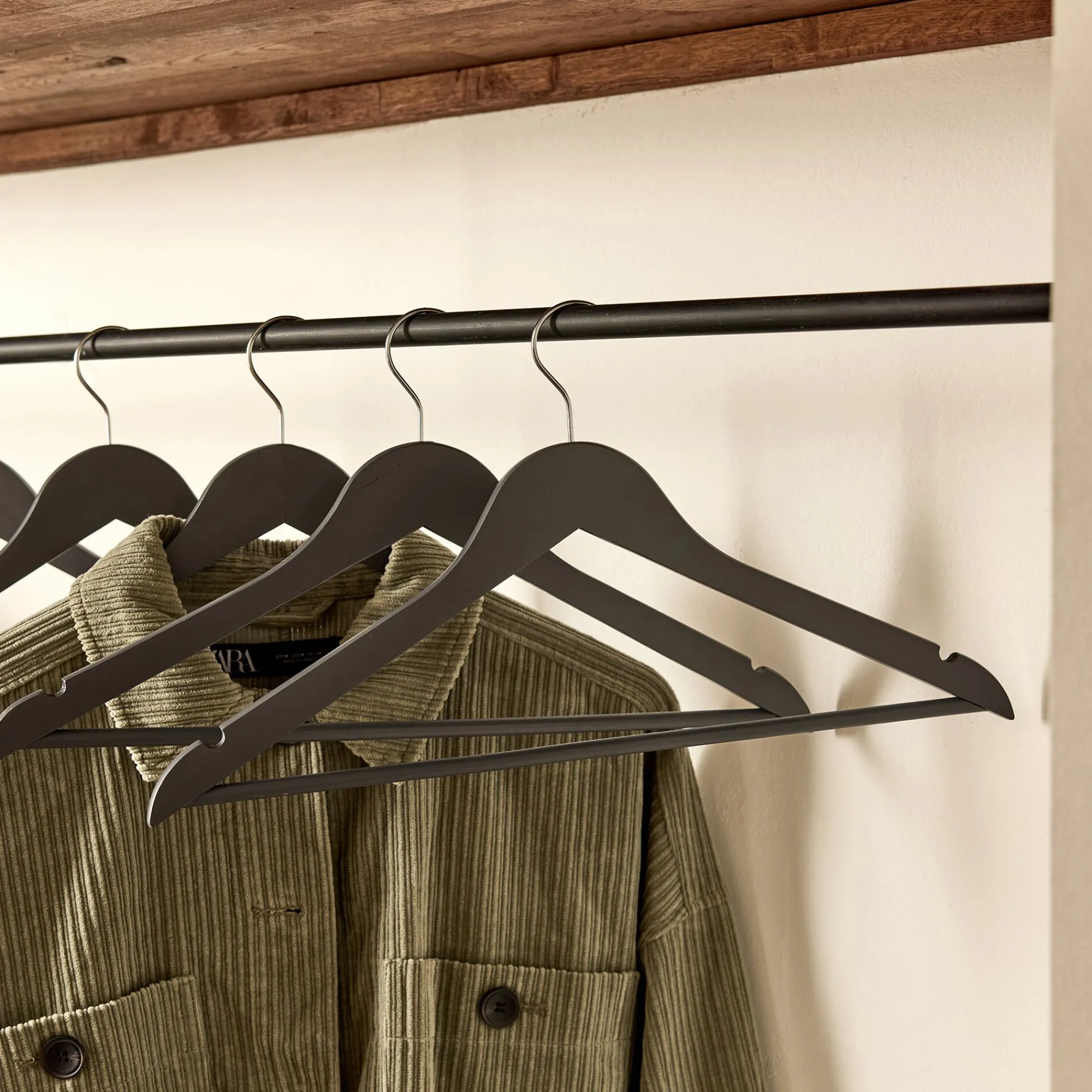 alinea Dressing*Lot de 5 cintres en bois - gris